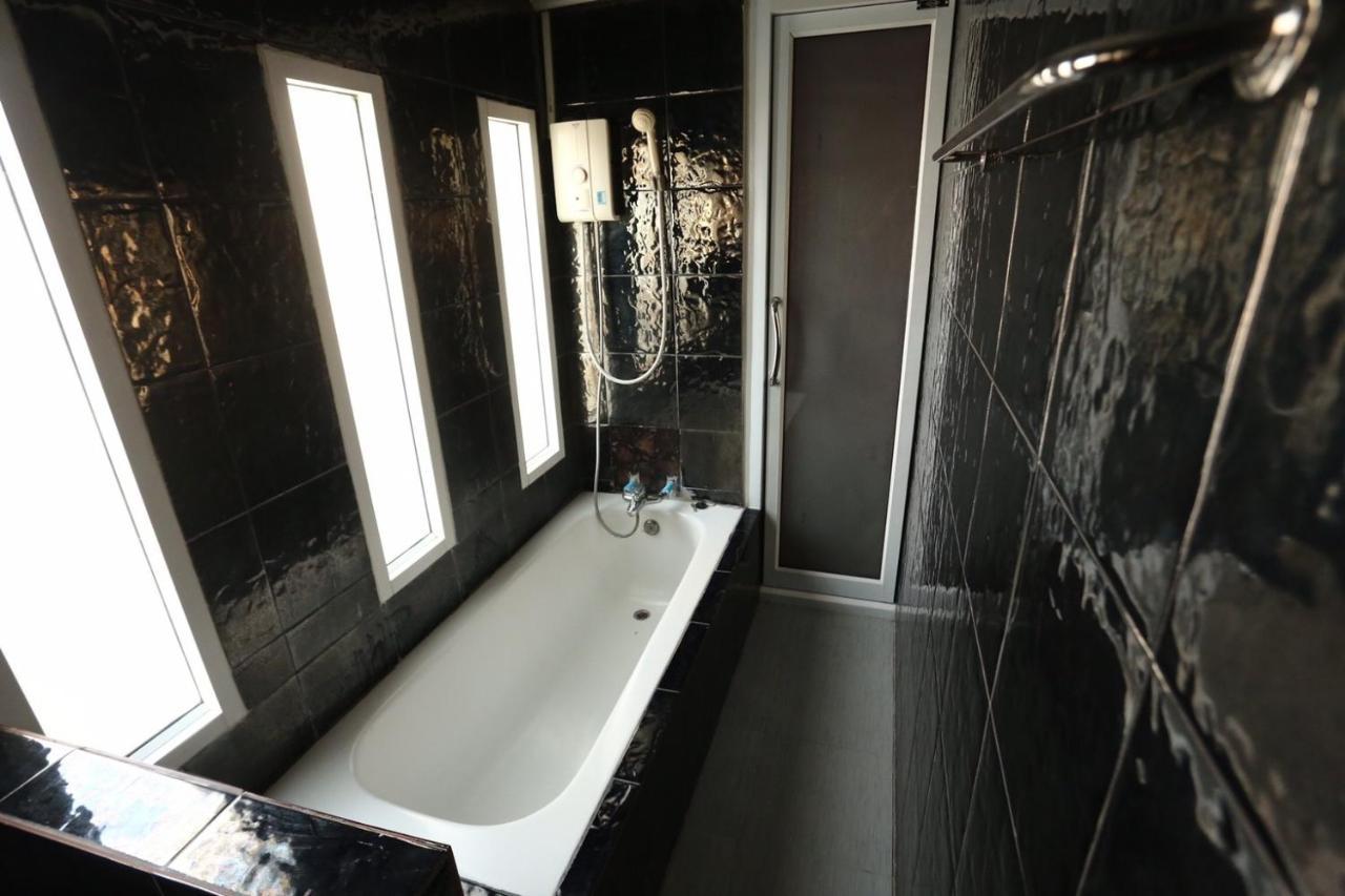 Diane Hotel Phetchaburi Exterior photo